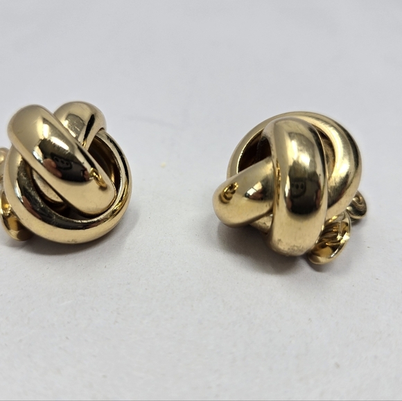 Monet Vintage Knotted Womens Earrings Gold Tone Clip On Add Beauty To The Nite - Picture 4 of 8